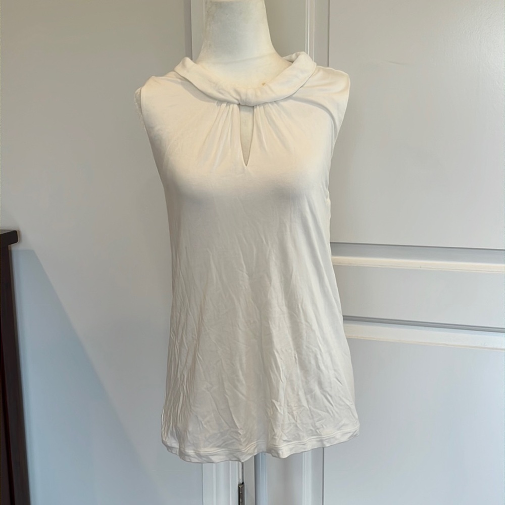 Cabi 5756 White Province Keyhole Top Size Small - Picture 4 of 10